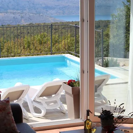 Aqua Holiday home Smrika